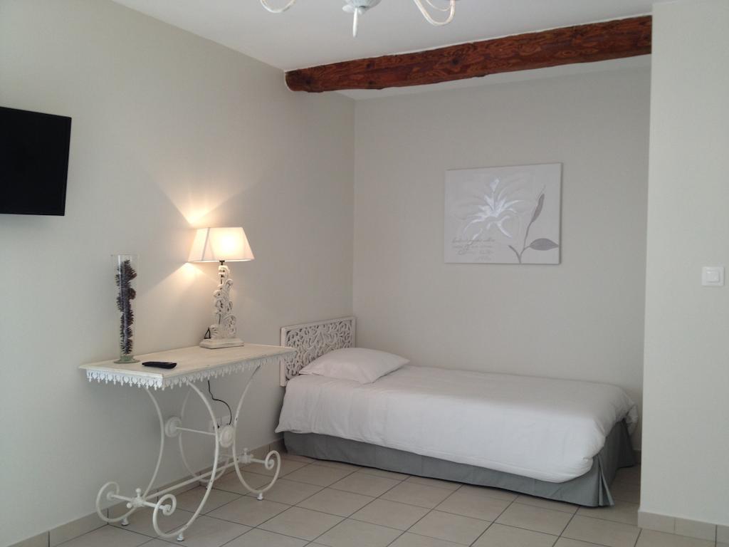 Ferme De Villeray-Chambre D'Hotes Saint Pierre du Perray Ruang foto